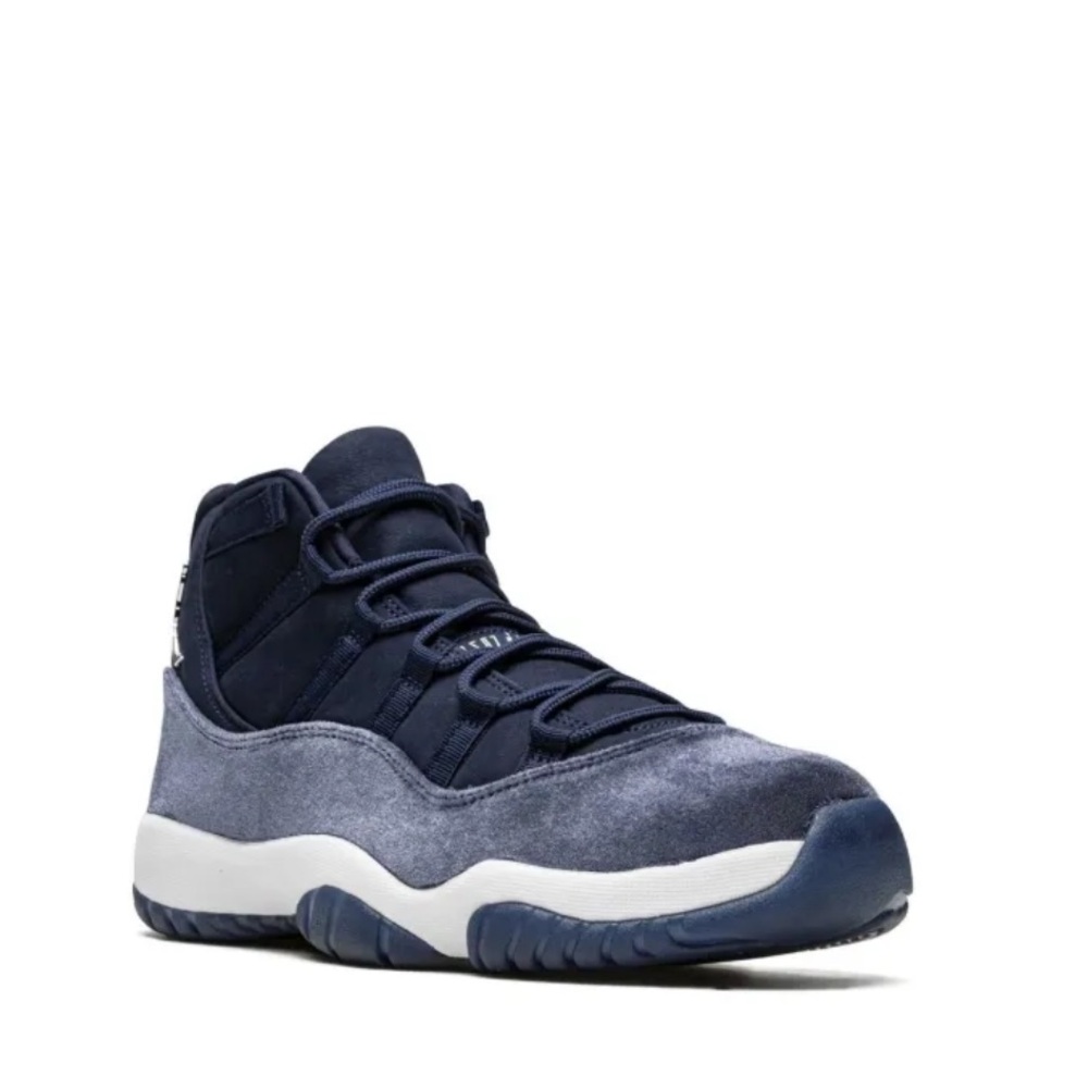 Air Jordan 11 Velvet "Midnight Navy" sneakers - Picture 3 of 5